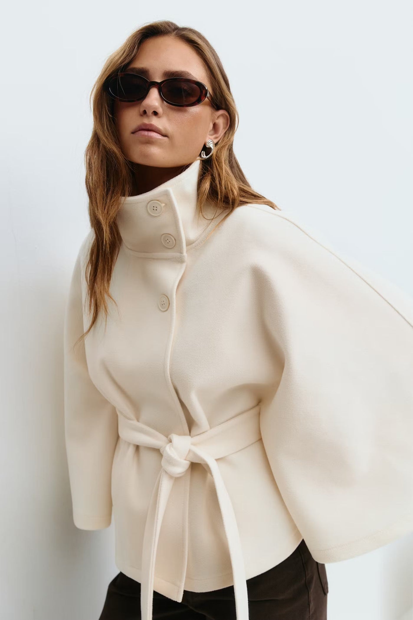 Evonni | Belt cape jacket