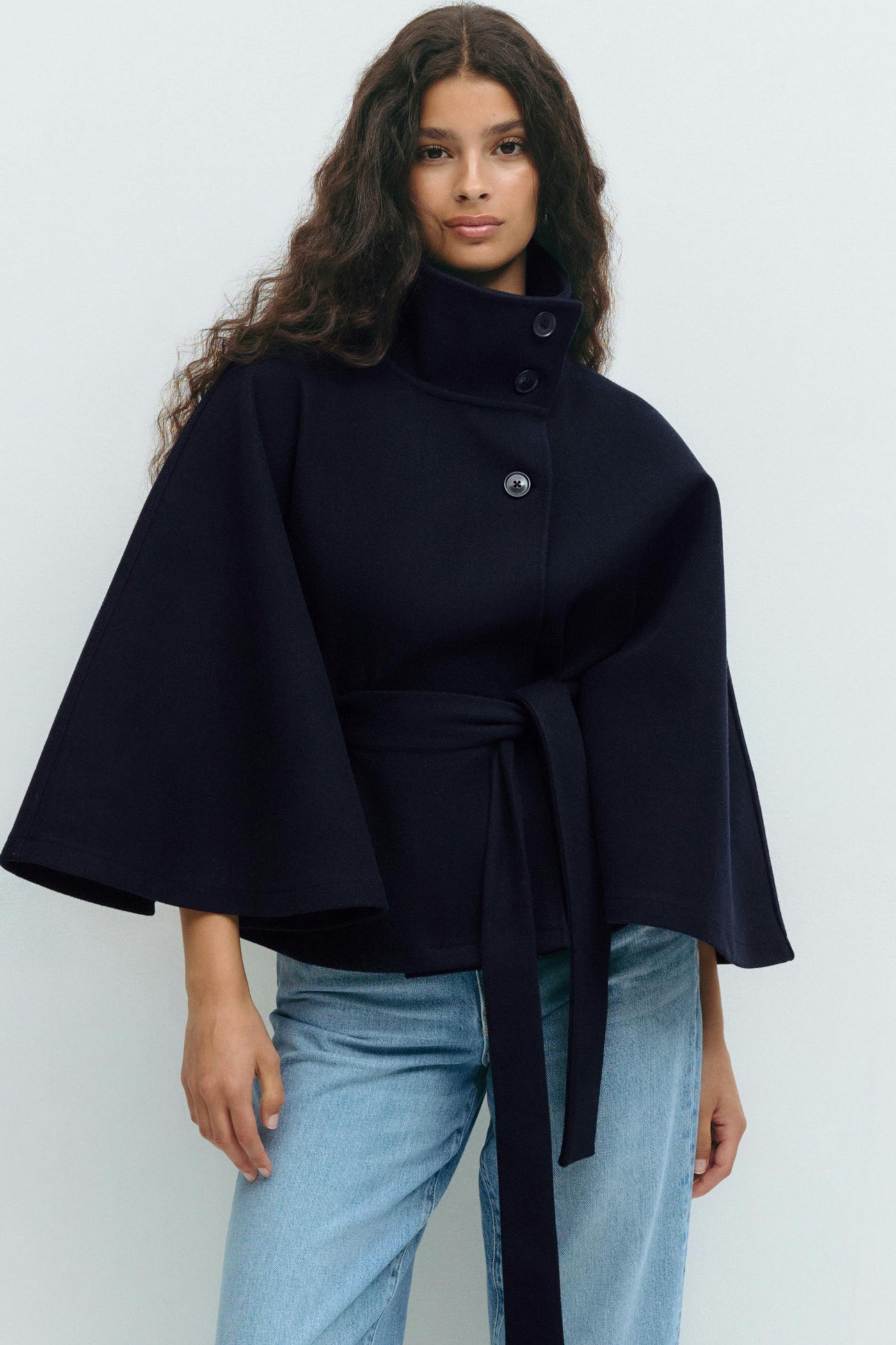 Evonni | Belt cape jacket